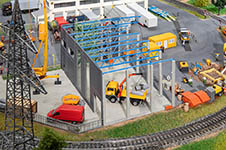 055-130892 - H0 - Industriehalle im Bau, Systembau